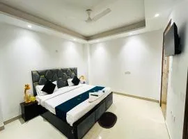 Hotel fabulous - Malviya Nagar