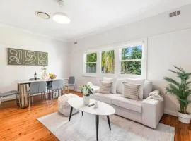 StayAU 4BRM Charming Modern Home in Mt Colah