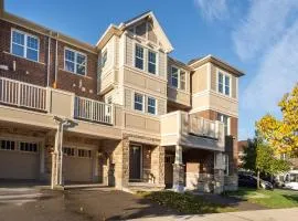 Opulent Chic Town Home in the Heart of Oakville