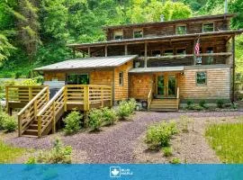 Log cabin w riverfront & hot tub