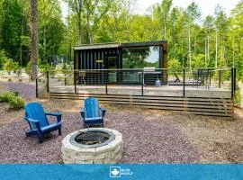 Riverside Tiny Cabin w Hot Tub, Fire Pit, & Kayaks