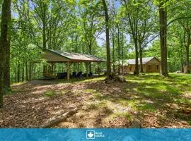 Cozy 3BR chalet w hot tub & BBQ grill