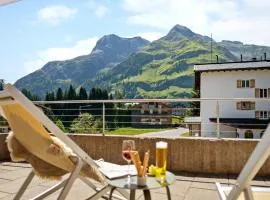 Carolines Appartement Warth - Bergblick, Terrasse, 2 Min Fußweg bis Skilift & Tiefgarage - ideal für Familien und naturverbundene Paare