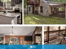 Rustic retreat w kitchen & deck