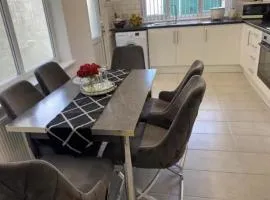 Beautiful & Comfortable Double Room - Parking and WIFI