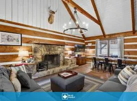 Waterfront cabin w fireplace,hot tub & BBQ grill