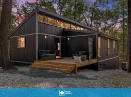 Modern w Hot Tub, Grill, WiFi & Resort Access