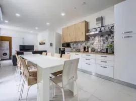 Maltese Terrace house with a modern touch - close to airport 4 km