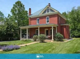 Historic Queen Anne Family Home w Modern Comforts