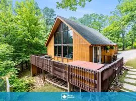Quaint Loft Cabin w Hot Tub, FirePit, Deck & Grill