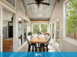 2BR cabin w hot tub & workspace