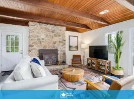 Modern Harpers Ferry Cabin w Hot Tub Deck WiFi