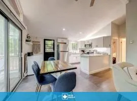 Cozy Pet-Friendly w Fire Pit, Wifi & Pool Access