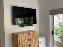 Garden Room in the Heart of Cotton Tree Maroochy