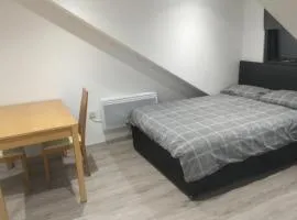 Hendon Studio Sleeps 2 with Parking