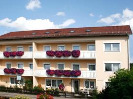 Pension Eichschmid / Röll´n Biergarten, hotel di Bad Gögging