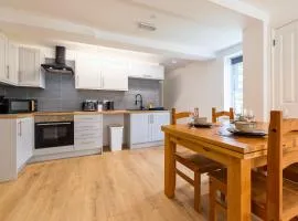 New 3 Bedroom Apartment Next to Station