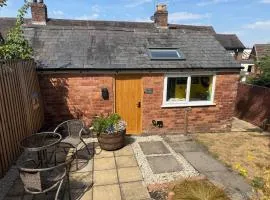 Cherry Cottage Retro Stay, Stourport-on-Severn