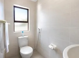 Giney's View 8 Unit