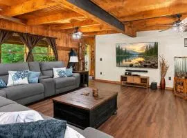 Riverfront Log Home - 28 Acres - Fire Pit