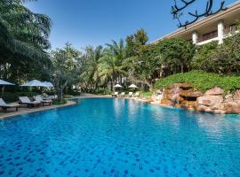 Ravindra Beach Resort & Spa - SHA Extra Plus, hotel sa Na Jomtien