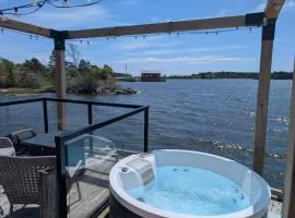 Private Oceanfront Suite Hot Tub & Fireplace