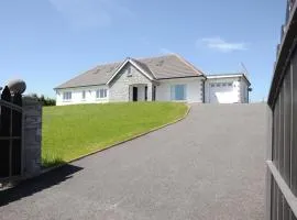 Spacious bungalow sleeps 10