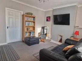 North Glasgow Sleeps 4 with Wifi & Parking