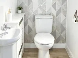 House - Sleeps 6 - Parking