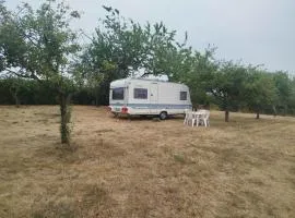 Aire de camping-car, caravanes, tentes
