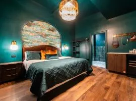 Hollyhock Suite 511
