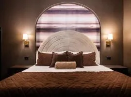Hollyhock Suite 512