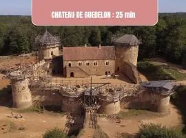 La Dépendance - Idéal Famille et Groupe d'Amis - Escale Mariage - Escapade en Puisaye - Commerces du centre à 5 min à pied - Guédelon à 25 min