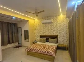Sonawala Grand - Near Kaal Bhairav temple #Lift #Dining & restaurant