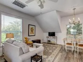 Adorable Dog Friendly Garage Apartment in the Historic District of Old Town!