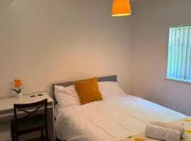 Heathrow One Bed Family Flat