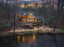 The Lodge on Cartecay - Riverfront Cabin, Fire Pit, Game Room, Expansive Decks - Ellijay, GA