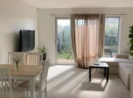 Double room with share bathroom free street parking