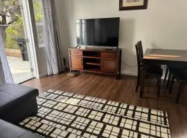 1B1B Santa Monica West LA Guesthouse Parking On Site