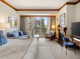 347 Lodge At Spruce Peak Ski In Ski In Ski Out King Studio By Stowe Mountain Rentals