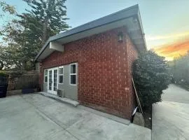 1B1B Santa Monica West LA Guesthouse Parking On Site