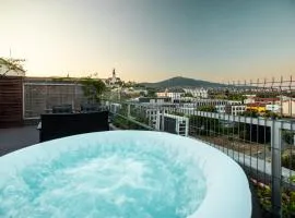 Penthouse Centrum Nitra Jacuzzi&View, free parking