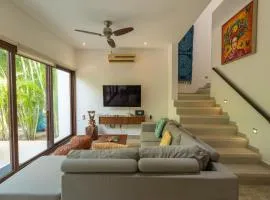 Townhome with private Rooftop & Jacuzzi - Beach across street