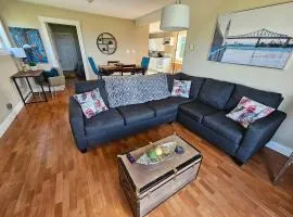 The Skyline Luxe - Stylish with City Views