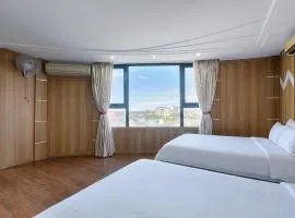 SAILING TOWER Hotel
