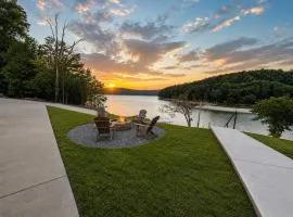Family Friendly Lakefront with Private Dock Fire Pit Near Marinas