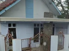 River cliff guest house