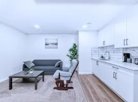 Cozy private suite - 12 minutes from the airport