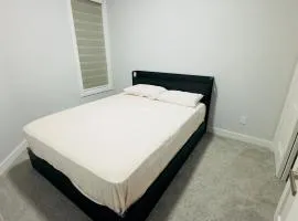 Private room Minutes to Calgary airport YYC, Downtown, Banff