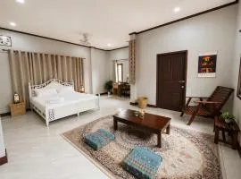 Ban Loom Guesthouse & Weaving Workshop